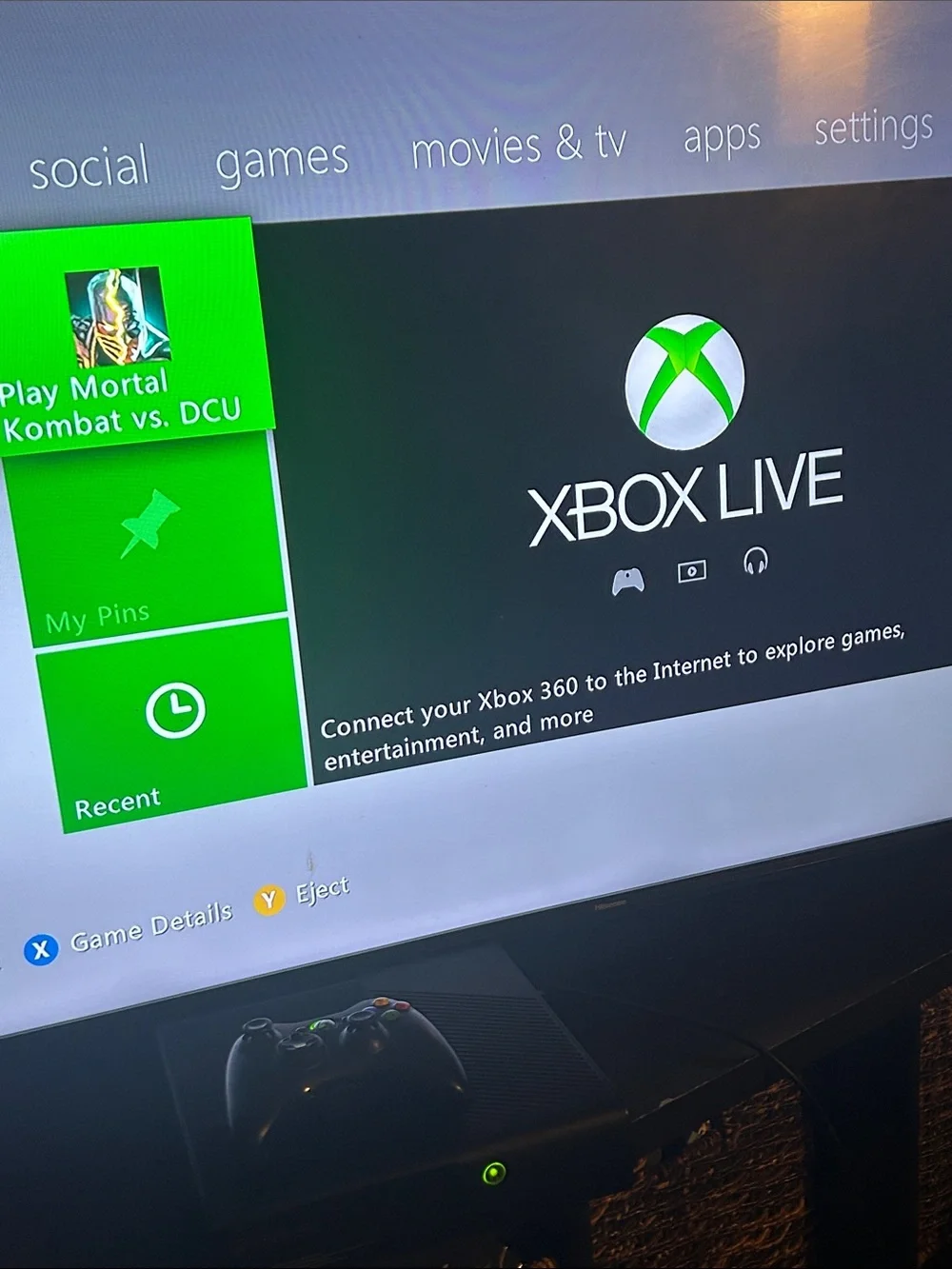 Microsoft Xbox 360 E Console Bundle - Kinect, 2 Controllers, Minecraft & 8 Games